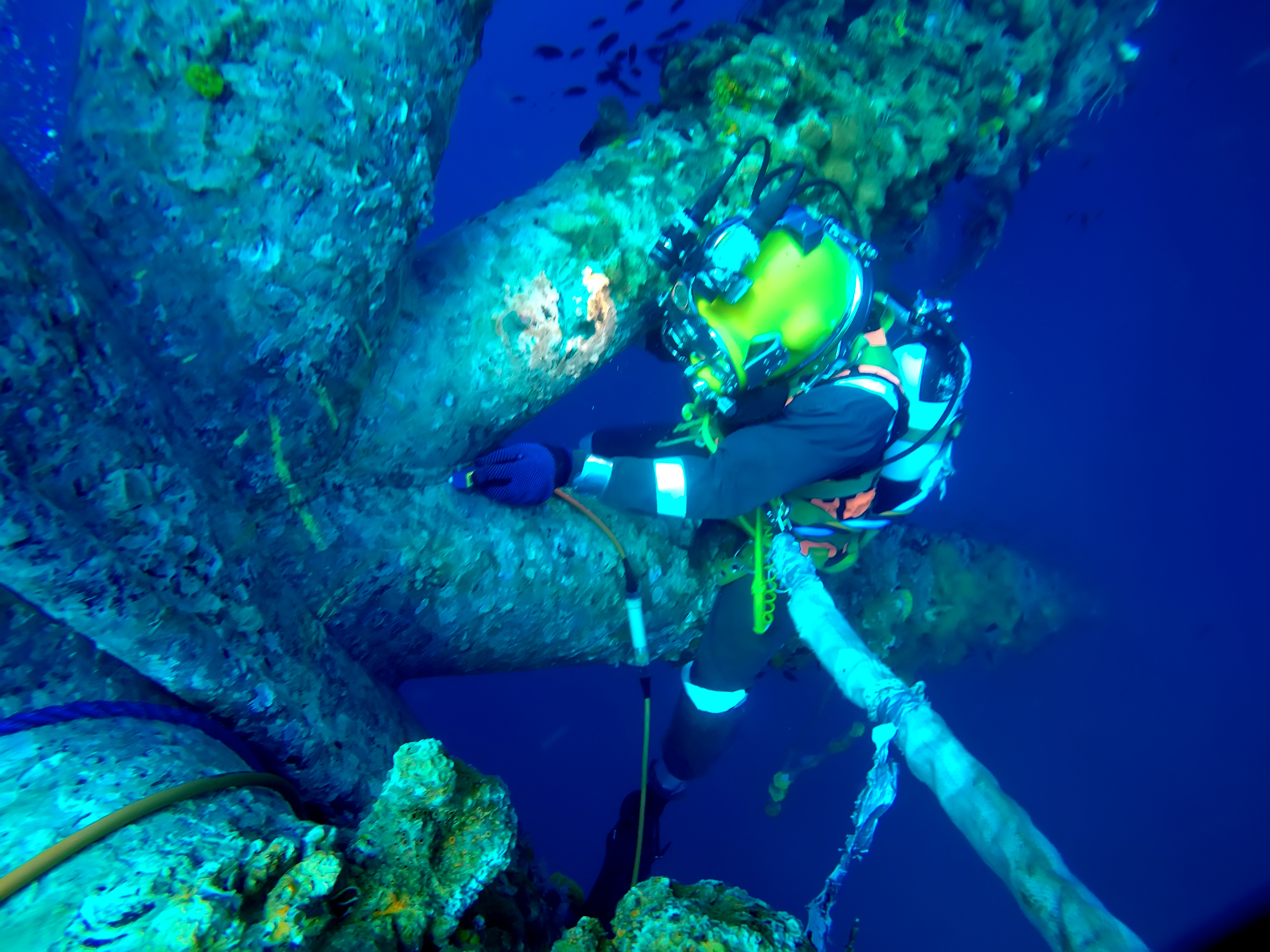 Saturation diving system